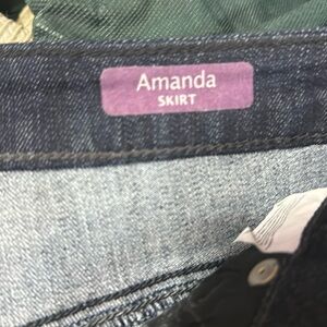 Amanda, size 8 skirt